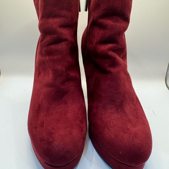 Elegant Burgundy Women's Boots - Picture 1 of 5